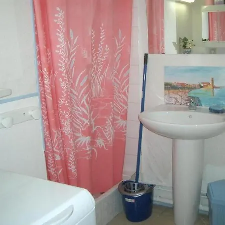 Cosy Proche Cure Avec Equipement Complet Et Animaux Acceptes - Fr-1-703-120 Apartment